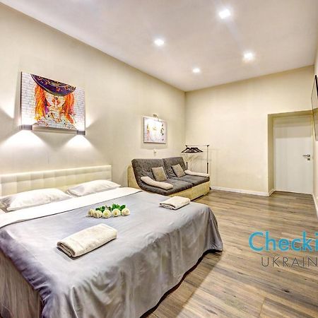 Two-Bedroom Apartment In The Center Near The National Sports Complex “Olympiyskiy” Kiev Exteriör bild
