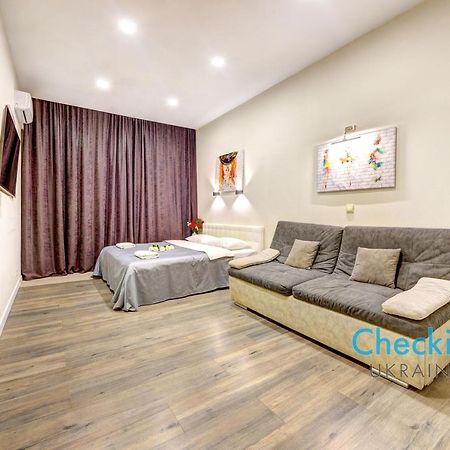 Two-Bedroom Apartment In The Center Near The National Sports Complex “Olympiyskiy” Kiev Exteriör bild