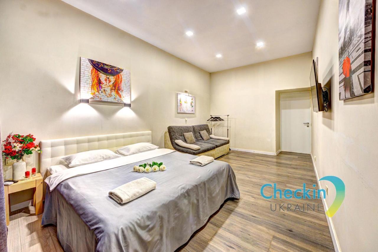 Two-Bedroom Apartment In The Center Near The National Sports Complex “Olympiyskiy” Kiev Exteriör bild