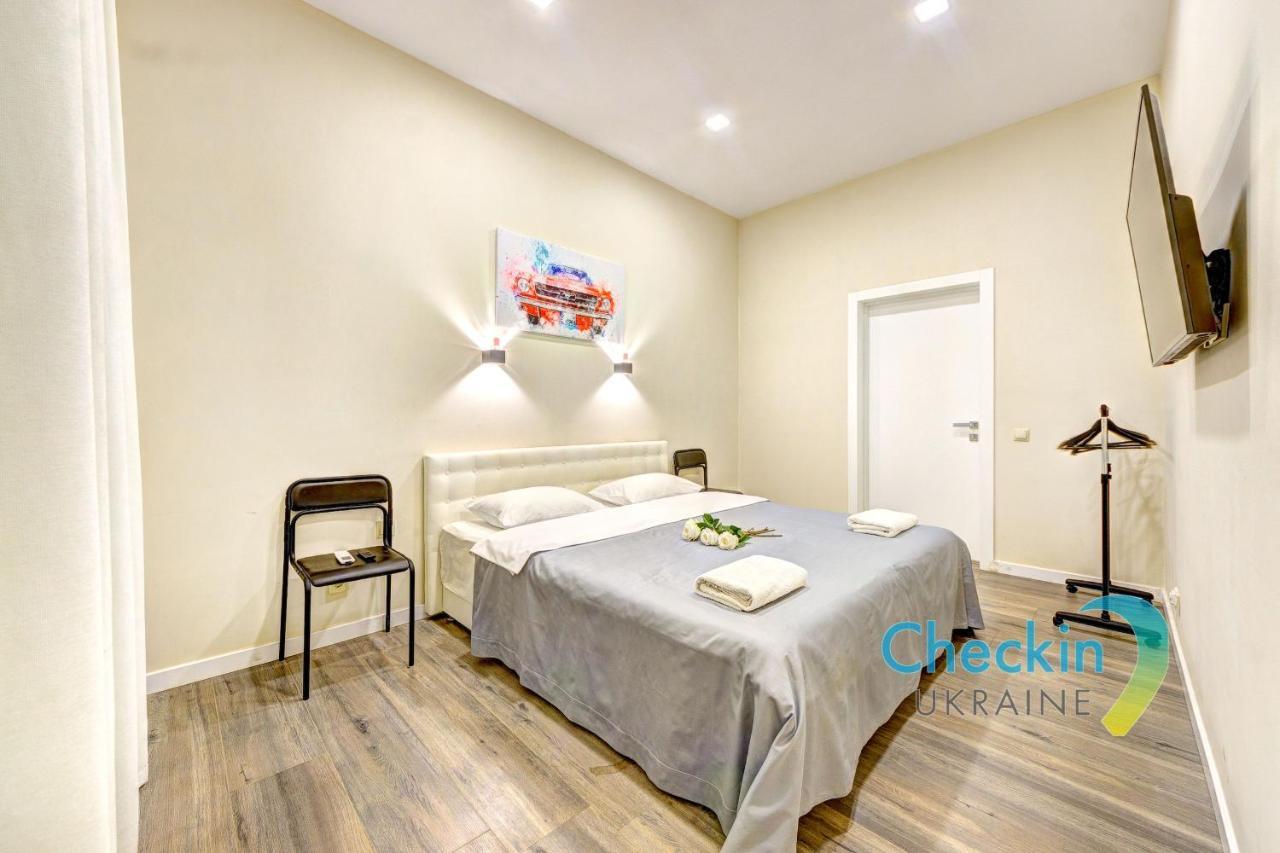 Two-Bedroom Apartment In The Center Near The National Sports Complex “Olympiyskiy” Kiev Exteriör bild