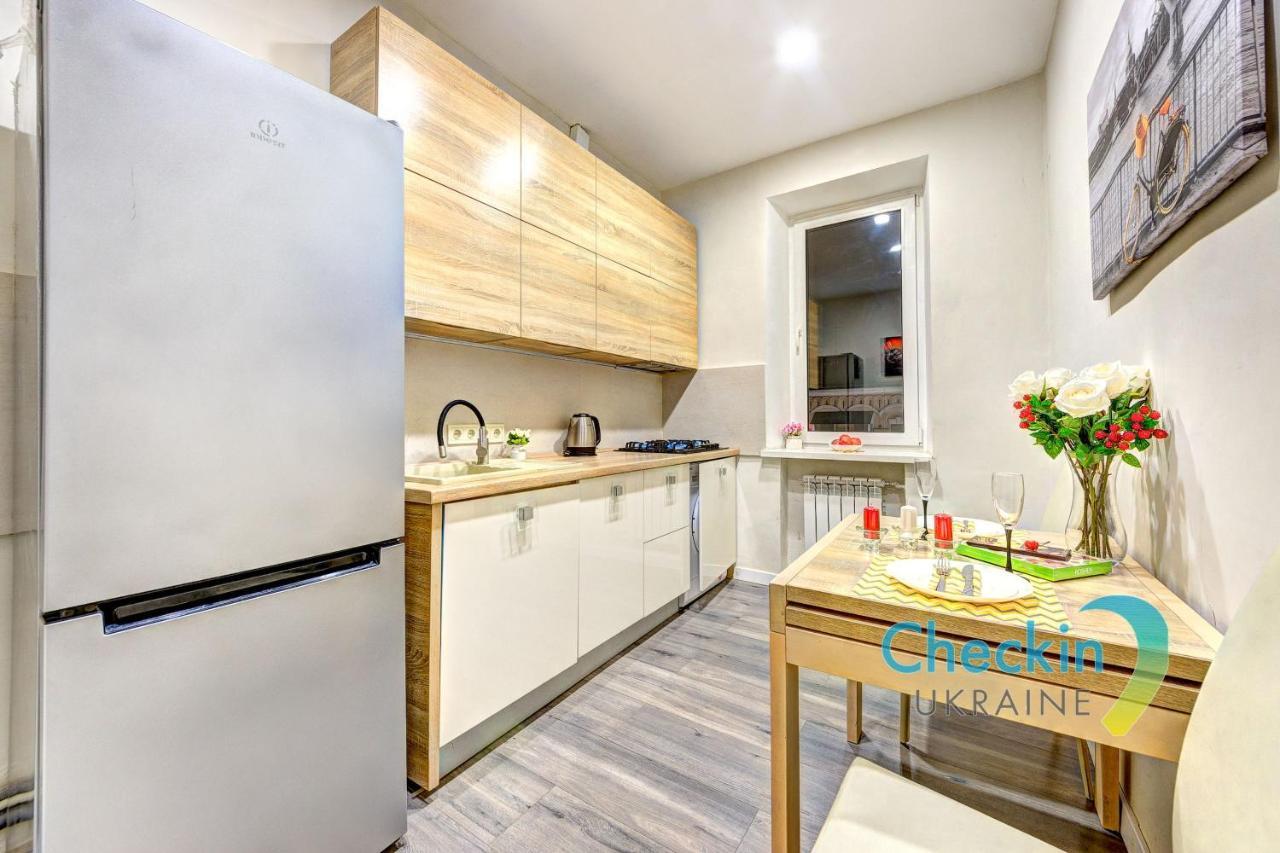 Two-Bedroom Apartment In The Center Near The National Sports Complex “Olympiyskiy” Kiev Exteriör bild