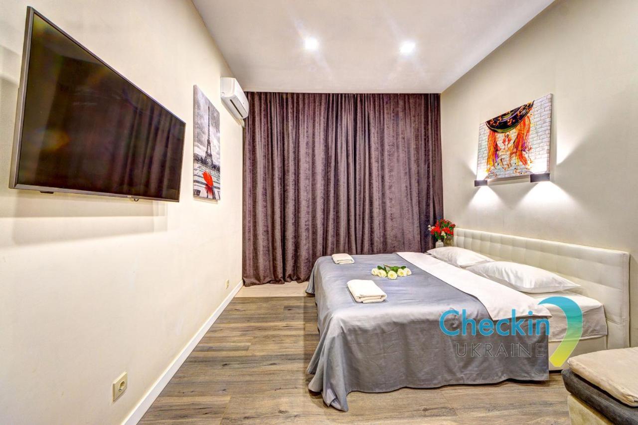 Two-Bedroom Apartment In The Center Near The National Sports Complex “Olympiyskiy” Kiev Exteriör bild
